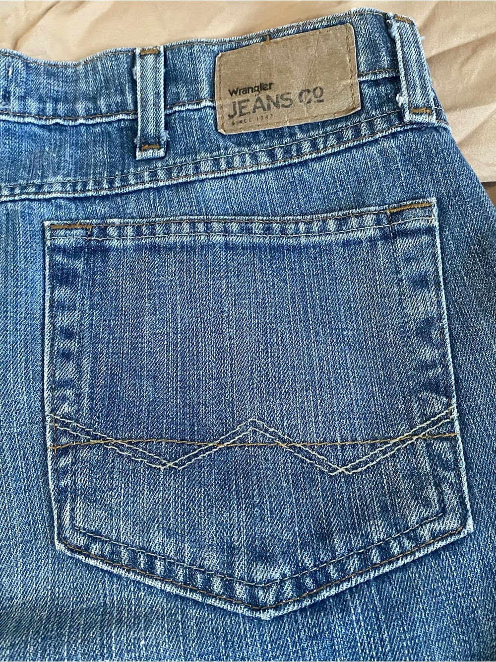 Wrangler Jeans Co.  Relaxed boot Classic Blue Denim Jeans size 38x 30 - Picture 3 of 9